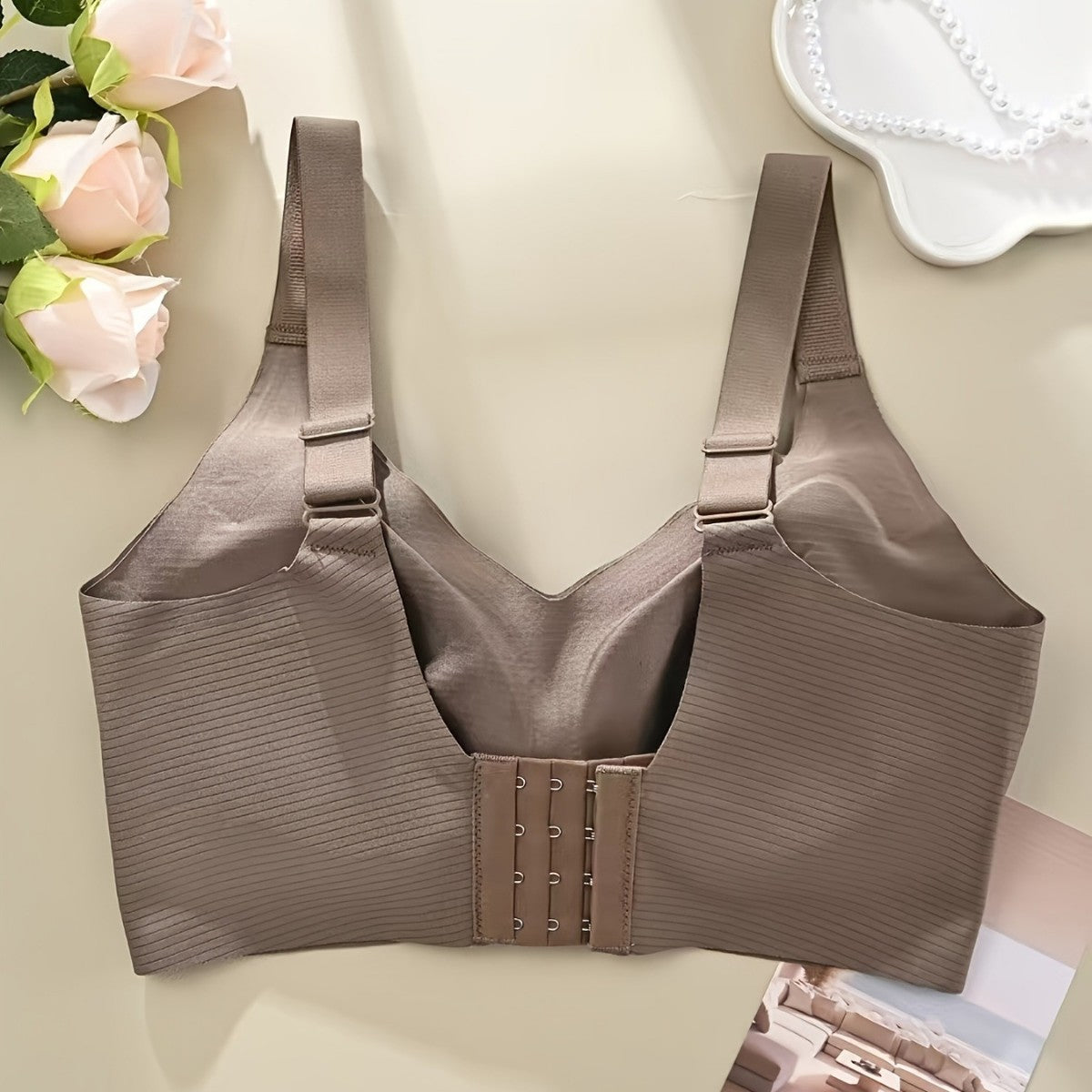 Seamless adjustable shoulder strap bra